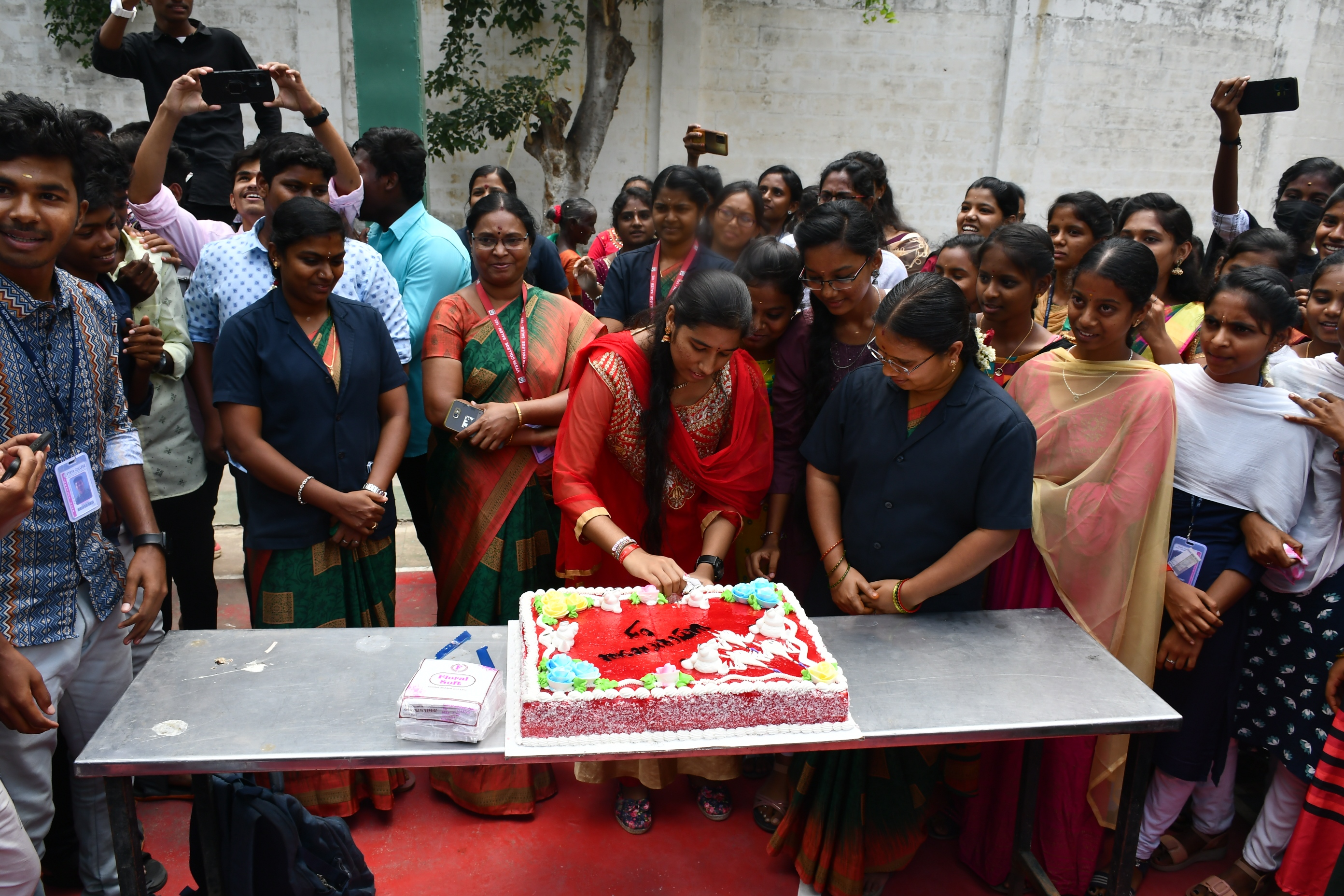 CAKE CUTTING