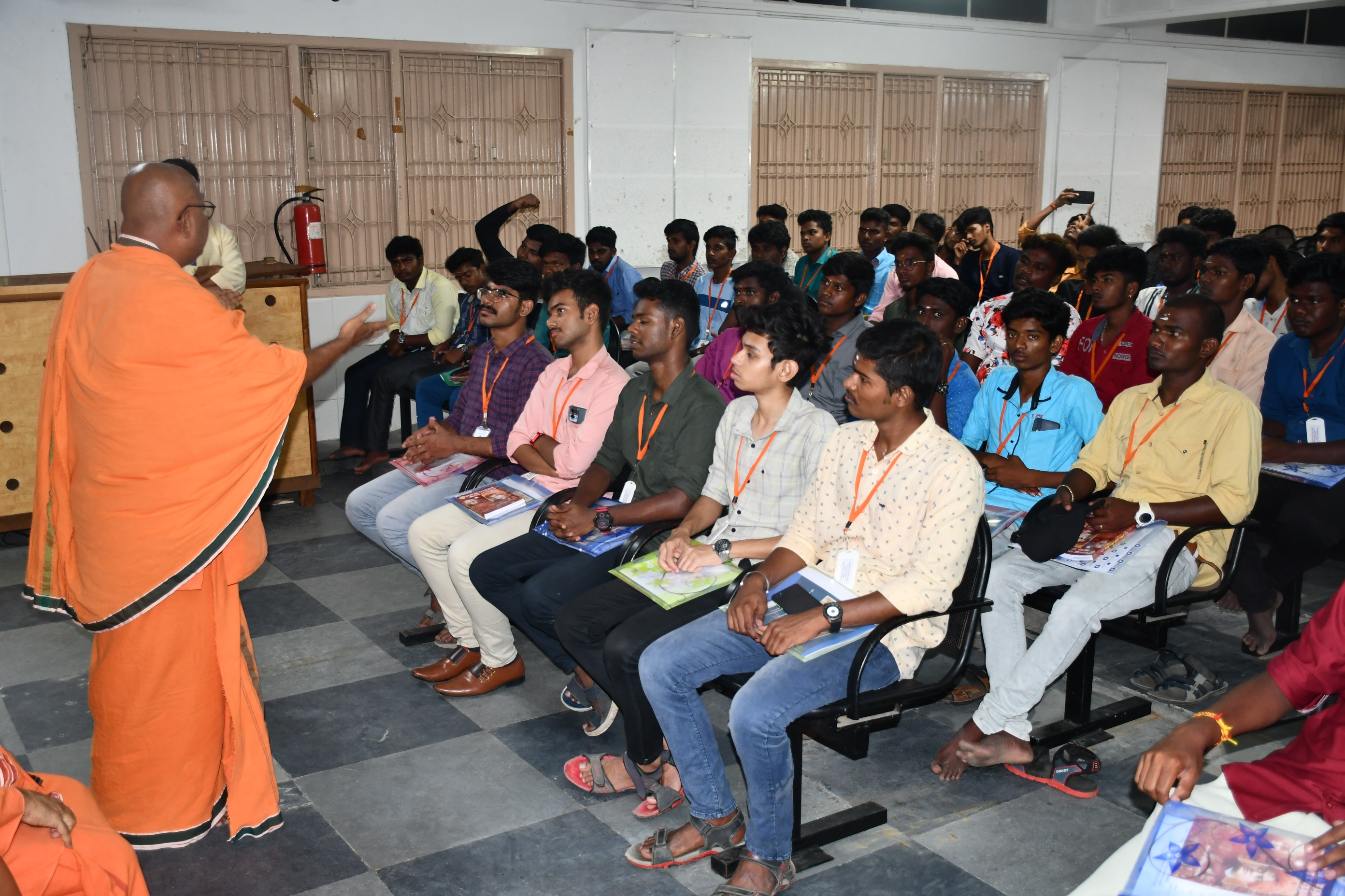 SWAMI JI DISCUSSION WITH STUDENTS